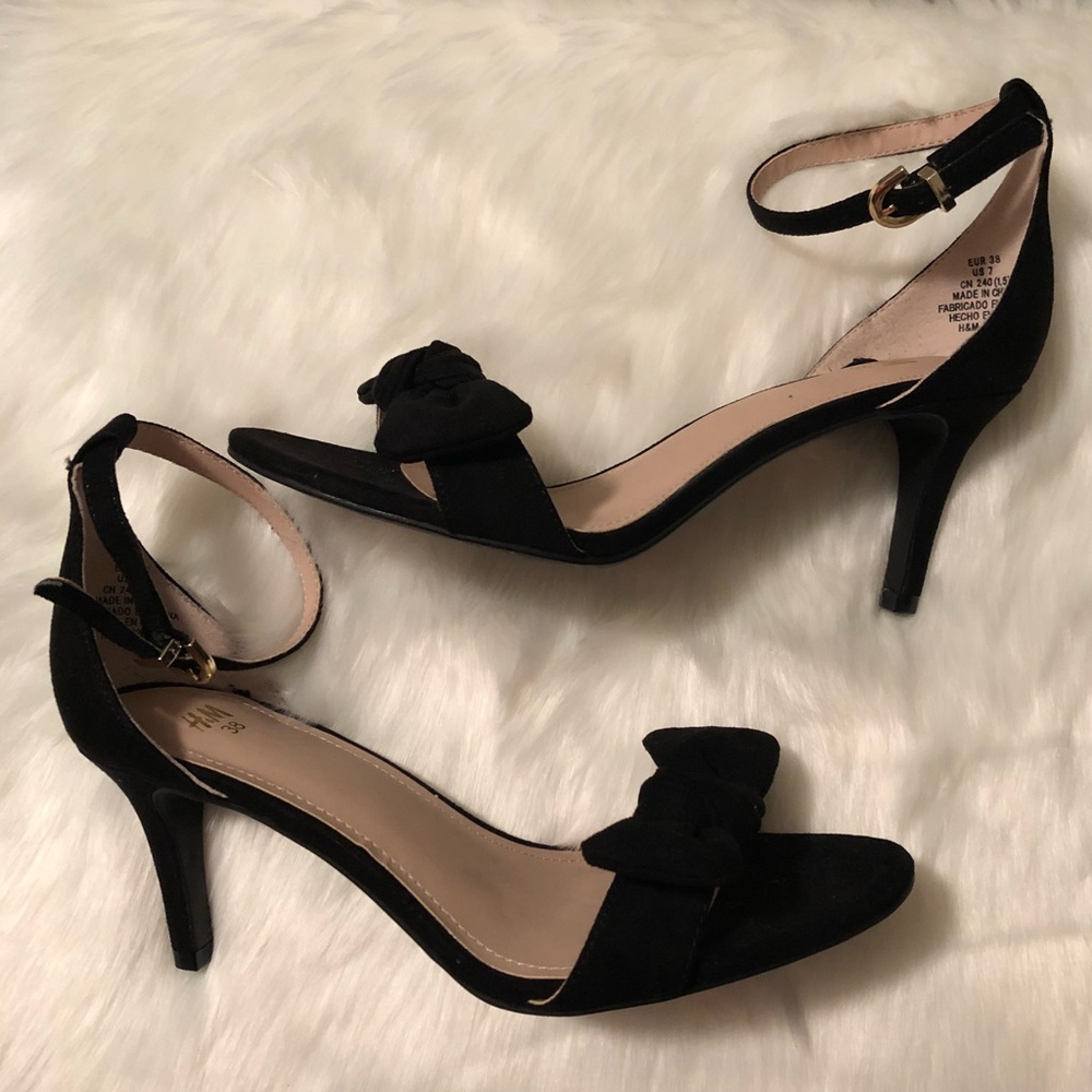 NWOT H&M Black Bow Suede Heels/Sandals